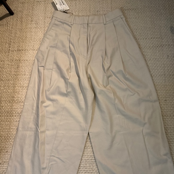 BRAND NEW COS Pleated Wide Leg Chinos SZ 4 - Picture 1 of 1